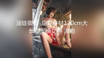 碧玉羞花的商超小美女，疫情间待着口罩也掩饰不住那美貌，下面更是哗哗的尿液流出来！