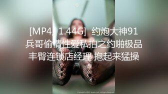 网曝吃瓜事件，被热传抖音小网红【刘悦】与男友不雅露脸性爱自拍流出，身材不错美腿美足越漂亮越反差啊 (1)