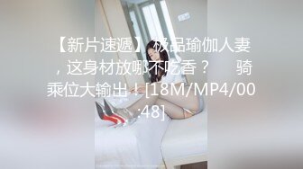 邻居嫂子洗碗没穿内衣露出一对诱人的奶子