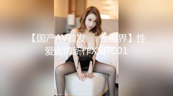 颜值很高的性感女模特，直播间应狼友要求露脸了，揉奶玩逼互动撩骚，听狼友指挥撅着屁股道具抽插骚穴呻吟