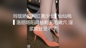 商场女厕全景偷拍格子裤美女的小嫩B难道是被她发现了