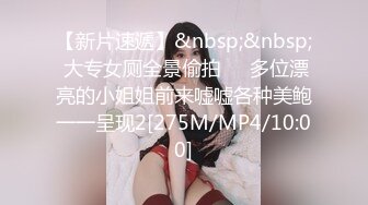 逼逼无毛丰满身材少妇道具自慰_