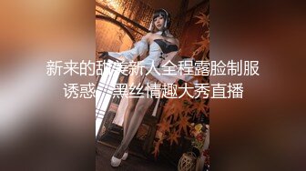 老公在操美女，老婆坐在旁边看，各种啪啪啪，老婆看到内裤都湿了