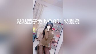 穿着连体黑皮衣上门服务的98年气质漂亮援交美女,进屋就被按在墙上拉开逼逼处拉链直接开干,边干边扒衣服!