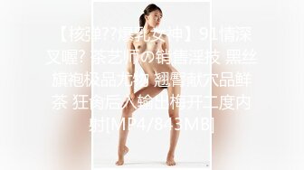 眼镜大奶美女 跑阳台边抽烟边摸逼减乏被发现 只能惩罚她 女上位无套输出 内射