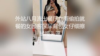 晚上喝点酒壮胆提前躲在学校女澡堂隔间里面偷拍前来洗澡的女学生,心提到嗓子眼了,生怕她们推我的门