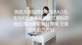 专找阿姨白T熟女换另一个小伙继续操，扒掉内裤上位骑乘，边操边揉捏奶子，抬腿侧入操的爽了