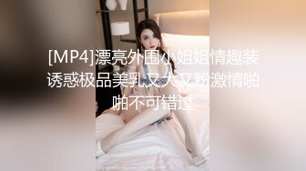 风骚小少妇半夜购物，超市老板来送货被勾搭，言语挑逗，吃性药超淫荡