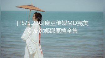 兄弟三人打算在家招待朋友,朋友没到,三人在餐厅先做了起来 下集