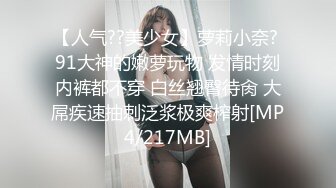 2男3女群P啪啪，一前一后骑乘抽擦大黑牛震动搞完再自慰，很是诱惑喜欢不要错过