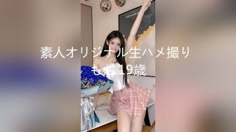 大神冒死爬墙偷窥邻居放假回家的女儿洗澡