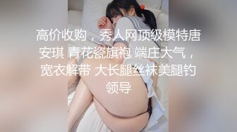 《极品CP魔手外购》色胆包天大神潜入移动办事大厅女厕独占坑位隔板缝中连续偸拍，各种高跟制服美腿极品丝袜OL方便 (1)