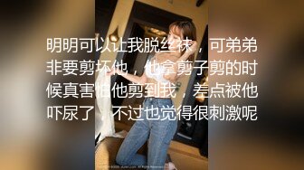 偷拍齐刘海披肩发碎花连衣裙小美女追了一路才拍到脸