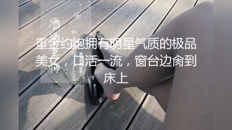 淫妻跪舔肉棒