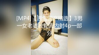 用羽毛挠老婆骚逼