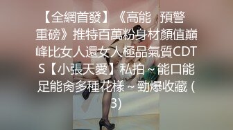 小可爱去公厕尿尿时被两个小混混强暴