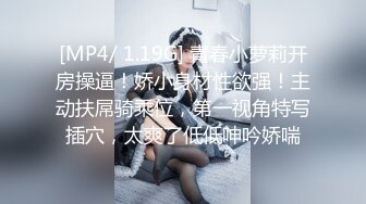 抖_音 34W 粉丝网红张晶滢，巨乳肥臀与金主大哥一 V 一 ，脸穴同框如母G般怼着镜头道具自慰 (3)