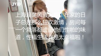 被新玩意儿开发变得很淫荡的童颜苗条少女