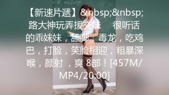 十一月最新流出 魔手外购精品厕拍酒吧女厕偷拍几个美女尿尿黑衣学妹闻一闻自己擦完逼纸的味道