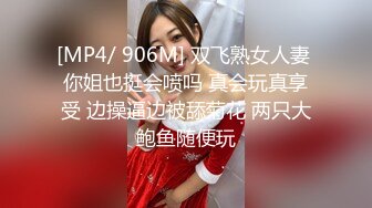 [MP4/ 336M] 幸福小哥激情双飞颜值不错的小少妇，骚逼里面夹着鸡巴自己主动抽插