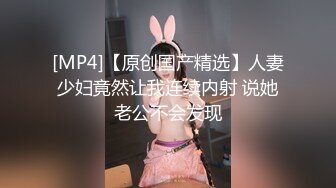 [MP4/ 280M] 牛仔短裤大长腿贫乳美女和炮友居家啪啪，近距离特写交舔屌，翘起屁股舔逼后入撞击美臀