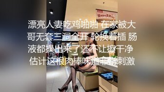 国内厕拍大神潜入纸箱厂女厕近视角后拍女工尿尿两次入镜的黑色短裙戴金手链美女阴唇很肥厚