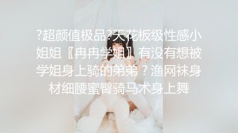 女上位 省力气 大姐在看电视