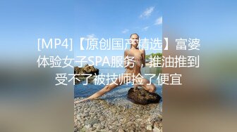 厕拍大神潜入美容医院女厕后拍美女上厕所样子斯文的眼镜护士小姐姐