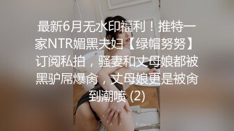 真实偷拍-90后年轻小夫妻正看着电视突然男的把美女扑倒要肏逼,在沙发上扒光衣服啪啪,被客厅摄像头偷拍外泄!