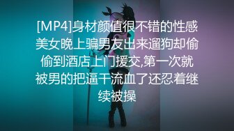 OO後小情侣深夜户外遛弯,小哥想要了直接到公厕里接收女友嘴巴的吸允