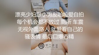 美女撅着屁股拉屎！发现被拍 牛仔裤都没提就跑出去了