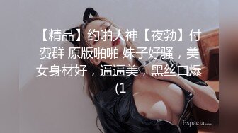 白皙皮肤的高挑美女房间里有一面大大的镜子，抱着极品翘臀大鸡巴