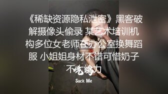 [MP4]溫柔的小少婦露臉深夜撩騷互動狼友，脫了襯衫就開始騷，揉奶玩逼自慰，逼逼裏塞著跳蛋，扣著逼要舔狼友雞巴