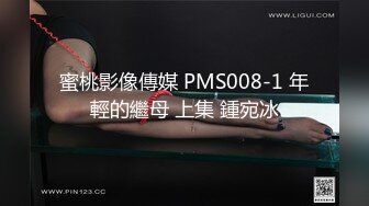 浴室暗藏摄像头偷拍表妹洗澡,脸上长满了青春痘,两只小娇乳和茂密的黑森林