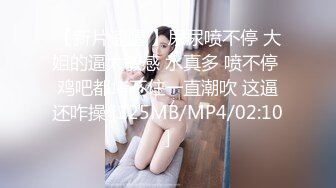 小孩没多大的美少妇，和老公居家直播赚钱