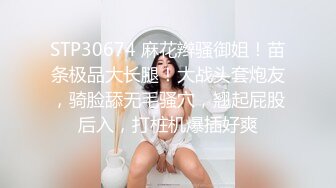 胸前漂亮纹身美女刮完逼毛再操，主动骑乘位猛砸，手指扣穴自慰