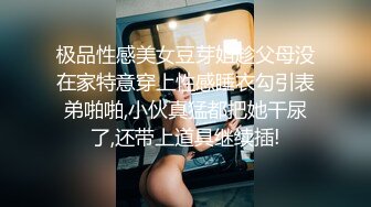 美女掰开逼逼给你看