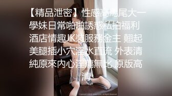 短发领班美女，干脆利落的走路姿势，上班不给抽烟去尿尿顺便抽根烟，潇洒~