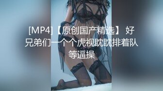 OL白领 ·Ts大奶奈奈 · 穿着黑丝高跟鞋，本想下厨做饭，没承想男友已等候多时，大战爆发！