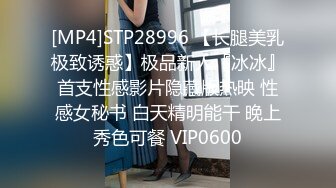 超级重口味警告，不喜勿点反差嫩女玩黄金EllaGilbert合集【52V】 (14)