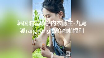 棕丝女友拿着屌往里插