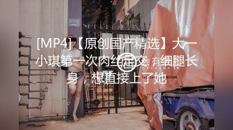 公司的熟女会计和两个老板在酒店开房玩3P