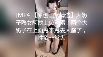 妹子中午露天停车场口交车震，人来人往微露脸