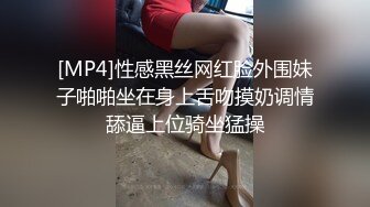 性感的黑丝少妇非常有气质跟小哥激情啪啪，听狼友指挥让小哥压在身下无套抽插爆草，直接射脸上射嘴里舔干净