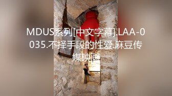 苗条白嫩无毛妹子练裸体瑜伽