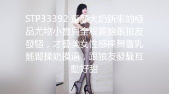 社会大哥的女人就是不壹般,被三个纹身小哥壹起干,还要服服帖帖