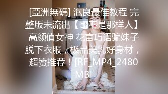 《母子乱伦》趁妈妈喝多找朋友来和妈妈一起玩3P开发她的屁眼