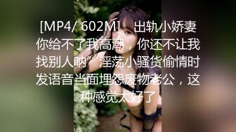 闺蜜双飞，闺蜜怕吵醒女友，其实女友在自慰