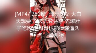 【新片速遞】 游泳馆内部员工一路游走四处出击偷拍❤️多位美女少妇洗澡换衣服[3840M/MP4/58:00]