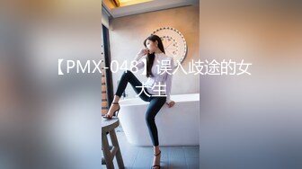 KTV女厕近距离偷窥美女员工保养的还不错的大肥B